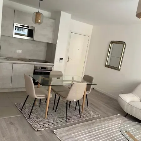 Rue Henri Bergson Apartment Paris